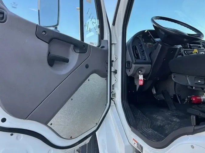 2019 Freightliner BUSINESS CLASS M2 106