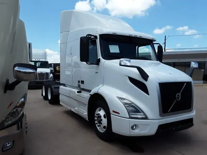 2020 VOLVO VNR64T-640
