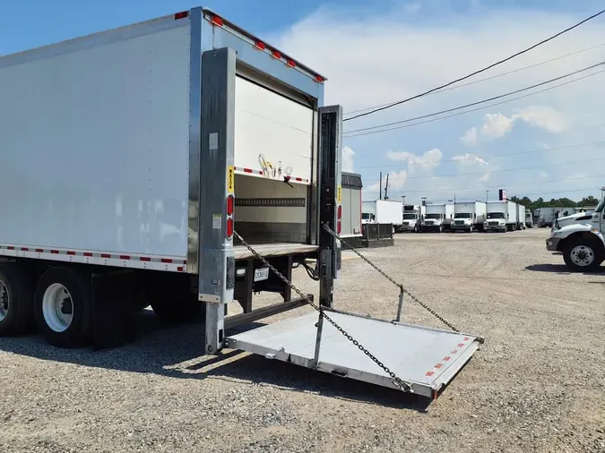 2018 FREIGHTLINER M2 106