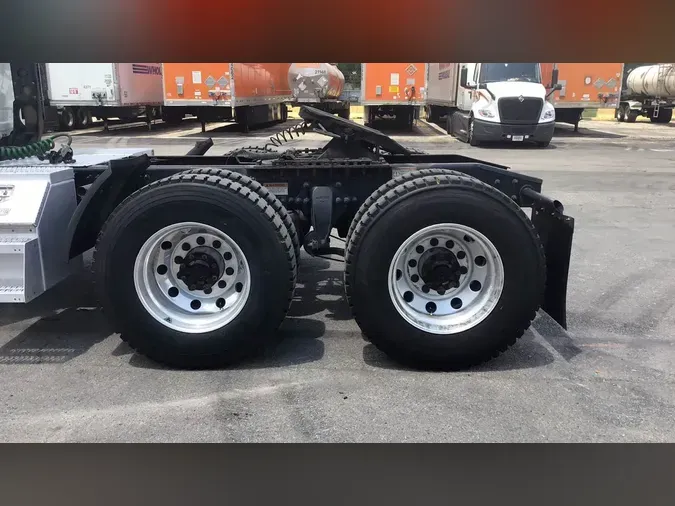 2021 Freightliner Cascadia 126