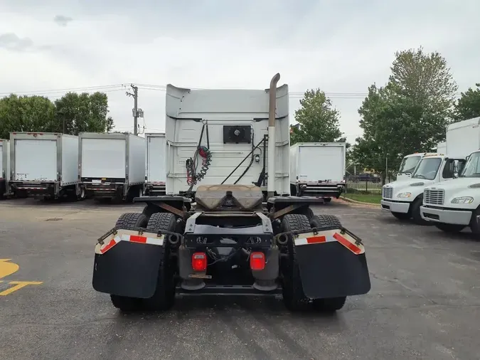 2020 VOLVO VNR64T-640