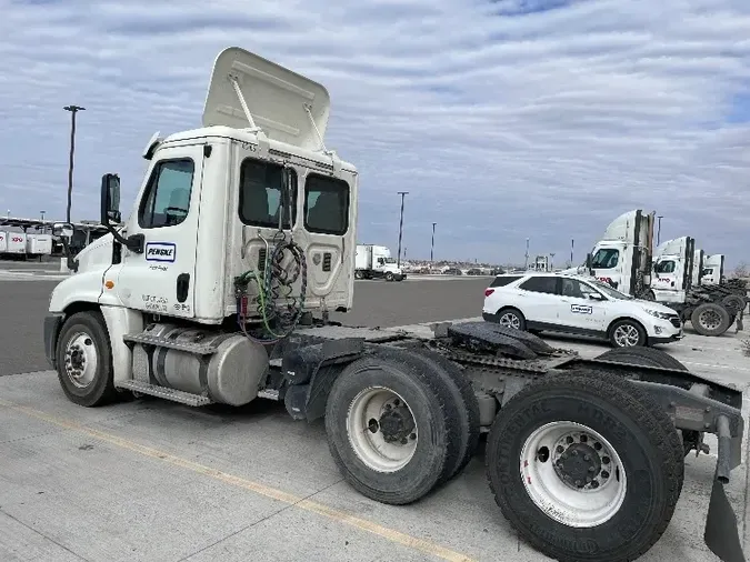 2015 FREIGHTLINER X12564ST