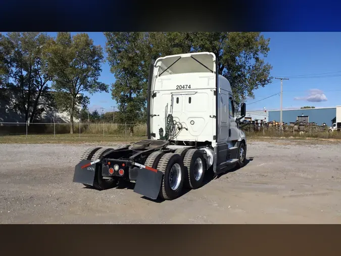 2021 Freightliner Cascadia 126