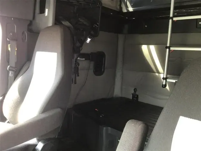 2021 FREIGHTLINER CA126