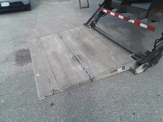 2020 FREIGHTLINER/MERCEDES M2 106