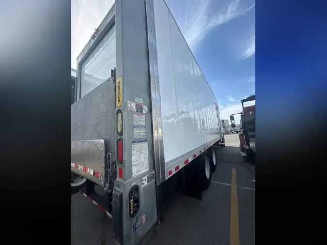 2018 FREIGHTLINER M2 106