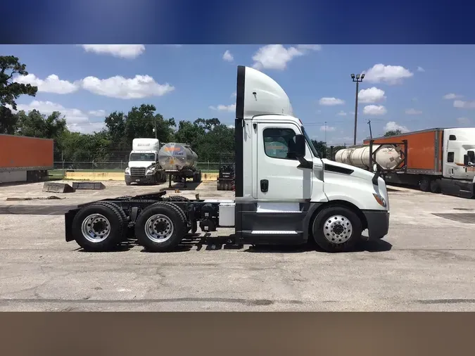 2019 Freightliner Cascadia 126