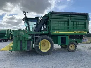 2004 John Deere 9986