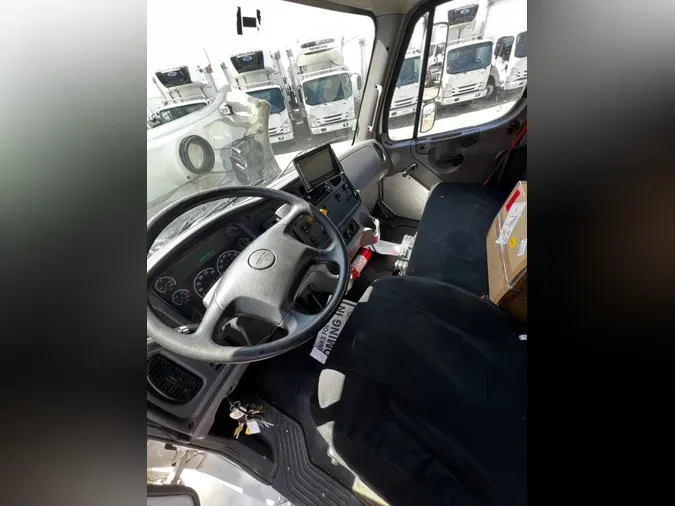 2018 FREIGHTLINER M2 106