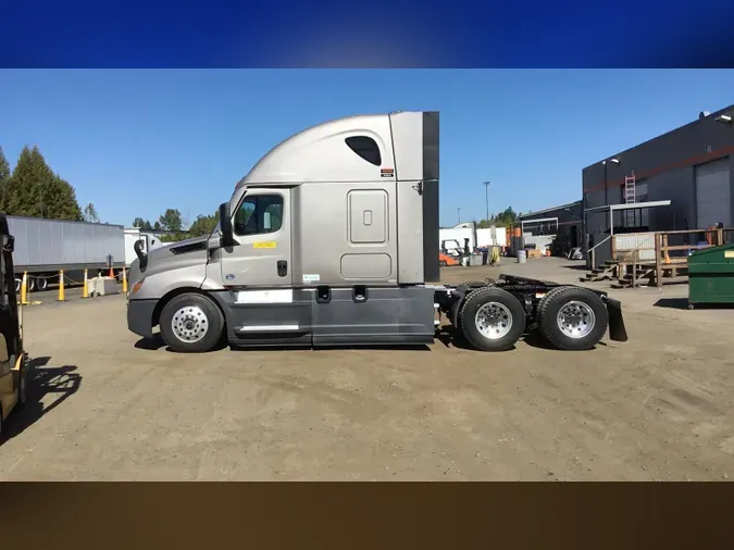2021 Freightliner Cascadia 126