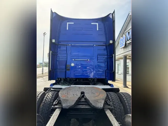 2023 VOLVO VNL64T860
