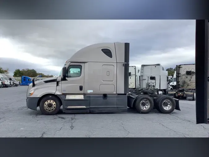 2022 Freightliner Cascadia 126