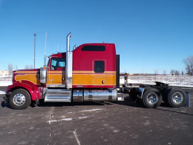 2027 Kenworth W900L