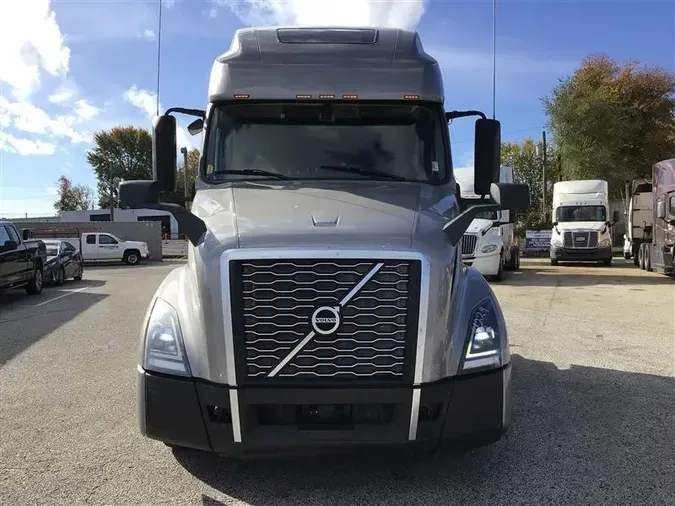 2021 VOLVO VNL760