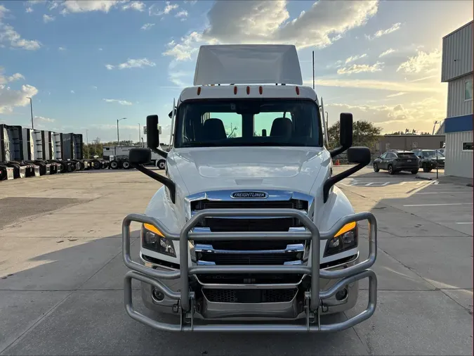 2022 Freightliner Cascadia 126