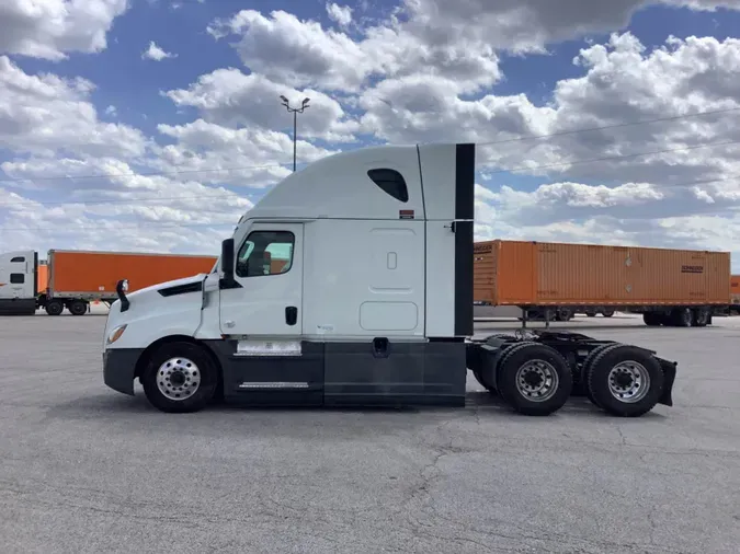 2022 Freightliner Cascadia 126