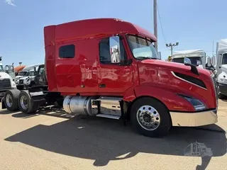 2020 VOLVO VNL64T740