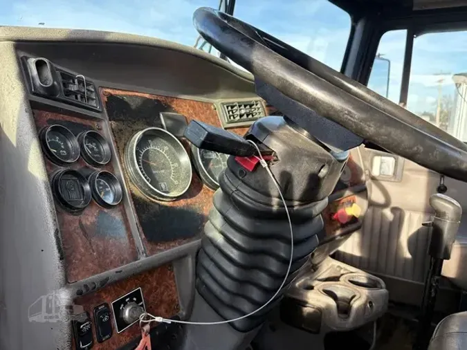 2003 KENWORTH T8007ceb37bd74b76bfc105af7a0841b6d17