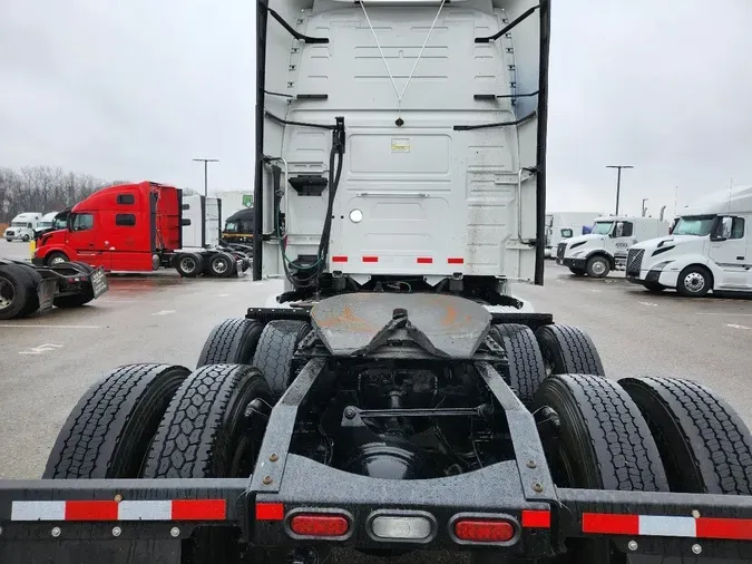 2021 VOLVO VNL64T760