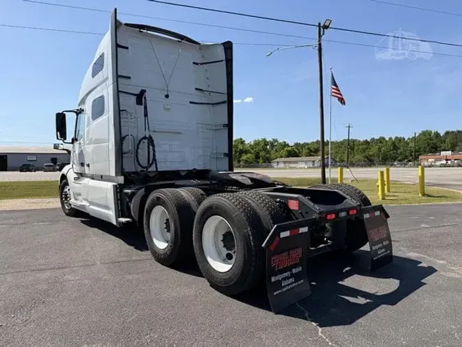 2022 VOLVO VNL64T760