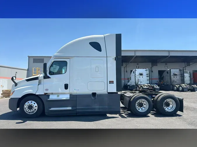 2022 Freightliner Cascadia 126