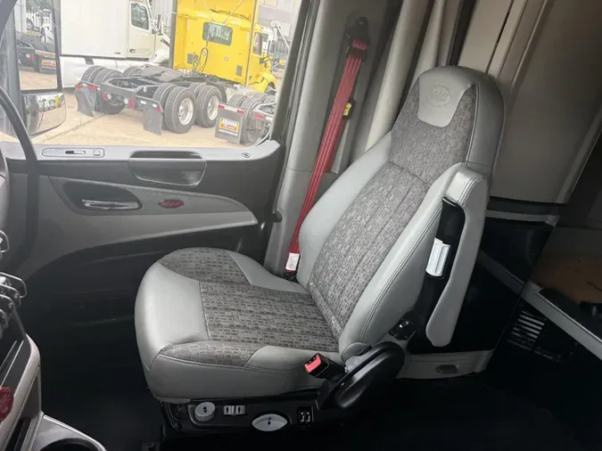 2022 Peterbilt 579