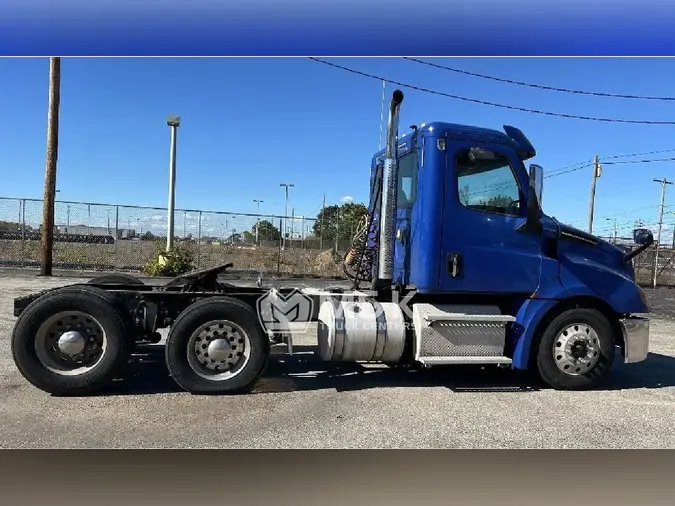 2019 FREIGHTLINER Cascadia 126