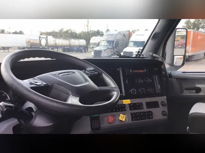 2021 Freightliner Cascadia 126