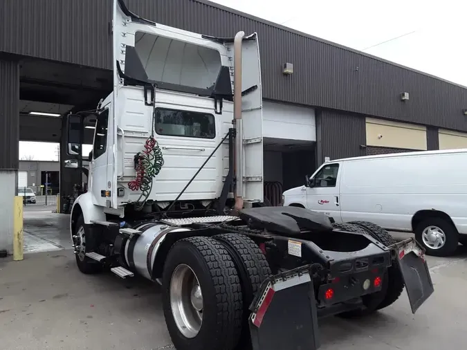 2019 VOLVO VNR42T 300