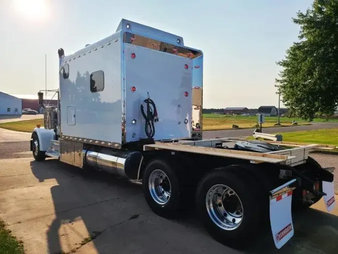 2025 Kenworth W900L