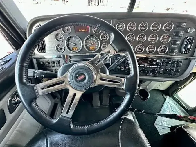 2021 Peterbilt 389