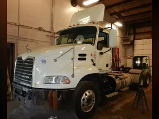2016 MACK CXU613