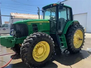 2011 JOHN DEERE 7330