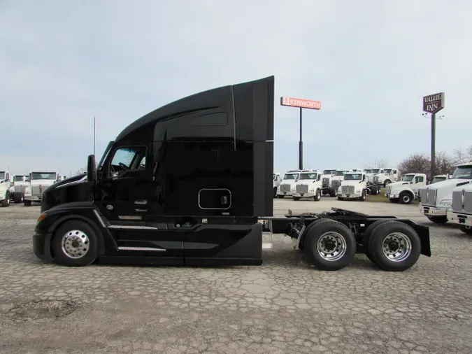 2024 Kenworth T680 Short Hood