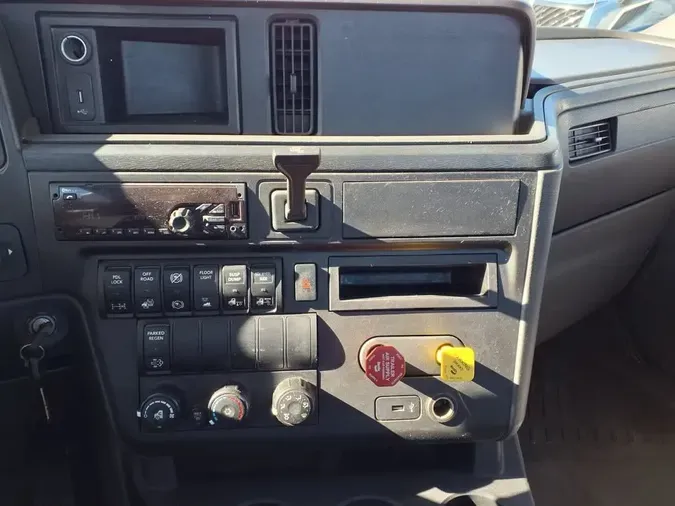 2019 NAVISTAR INTERNATIONAL LT625 DAYCAB T/A7d0bd9d5aa79fe1fd7d25055f26a4144