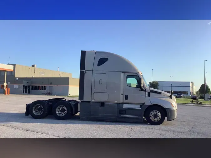 2023 Freightliner Cascadia 126