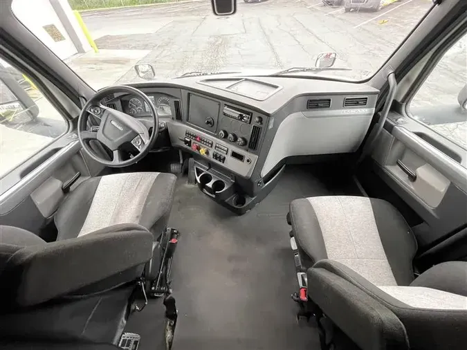 2020 FREIGHTLINER CA126