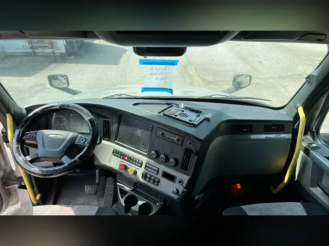 2022 Freightliner Cascadia 126