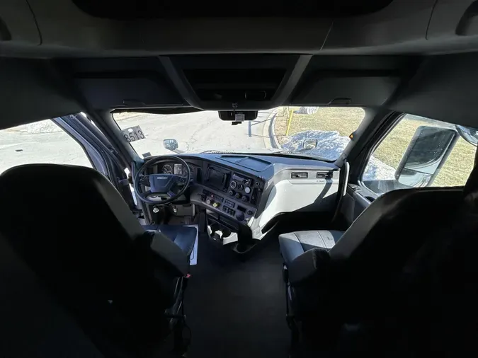 2021 Freightliner Cascadia7d0d8ae307a36b19e84eac12917f0c98