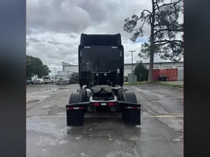 2022 PETERBILT 389