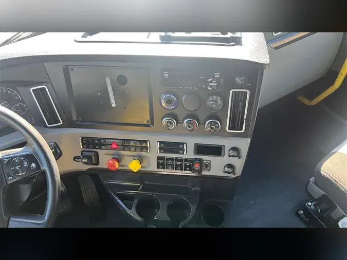 2021 FREIGHTLINER CA126