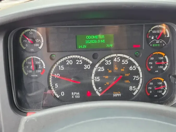 2018 FREIGHTLINER M2 106
