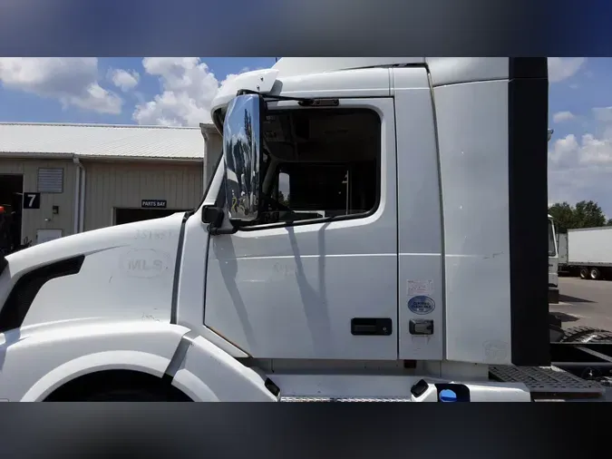 2018 Volvo VNL300