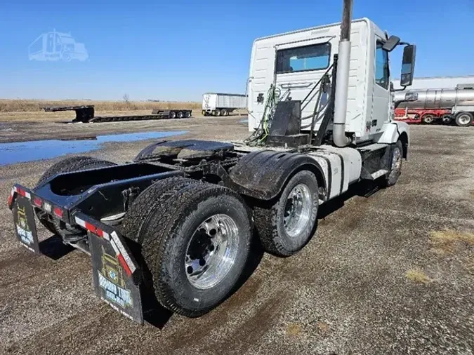 2012 VOLVO VNL64T300