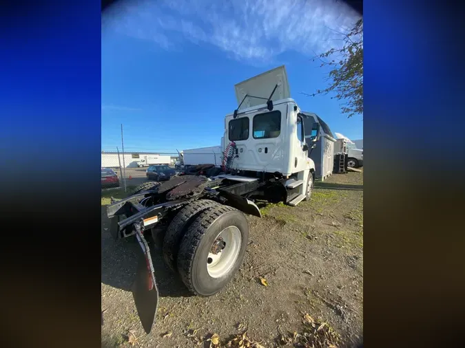 2018 FREIGHTLINER/MERCEDES CASCADIA 125