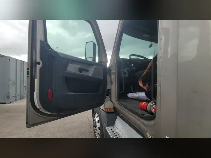 2020 Freightliner Cascadia 126