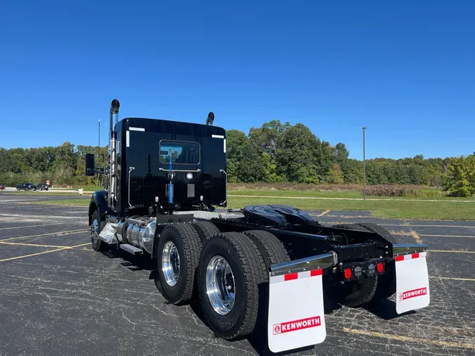 2025 Kenworth T880