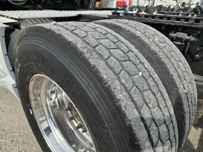 2021 VOLVO VNL64T760