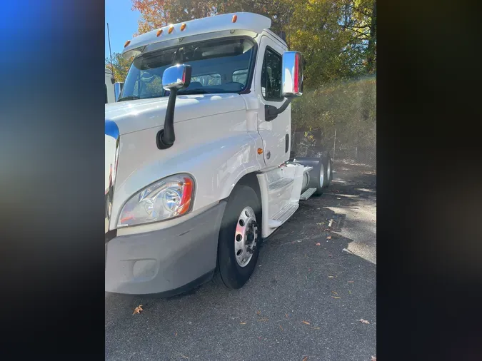 2019 FREIGHTLINER/MERCEDES CASCADIA 1257d254b9e9a00a30018bffeb2f31bc099