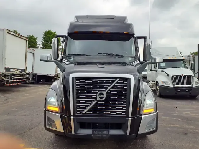 2020 VOLVO VNL64T860